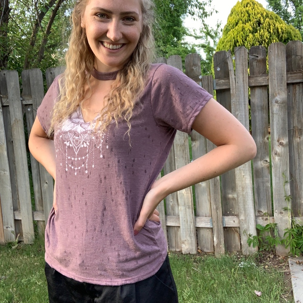 Rose colored t-shirt with small hole detail.